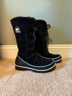 Sorel Women's Black Lace-Up Tall Winter Boots with Faux Fur Collar